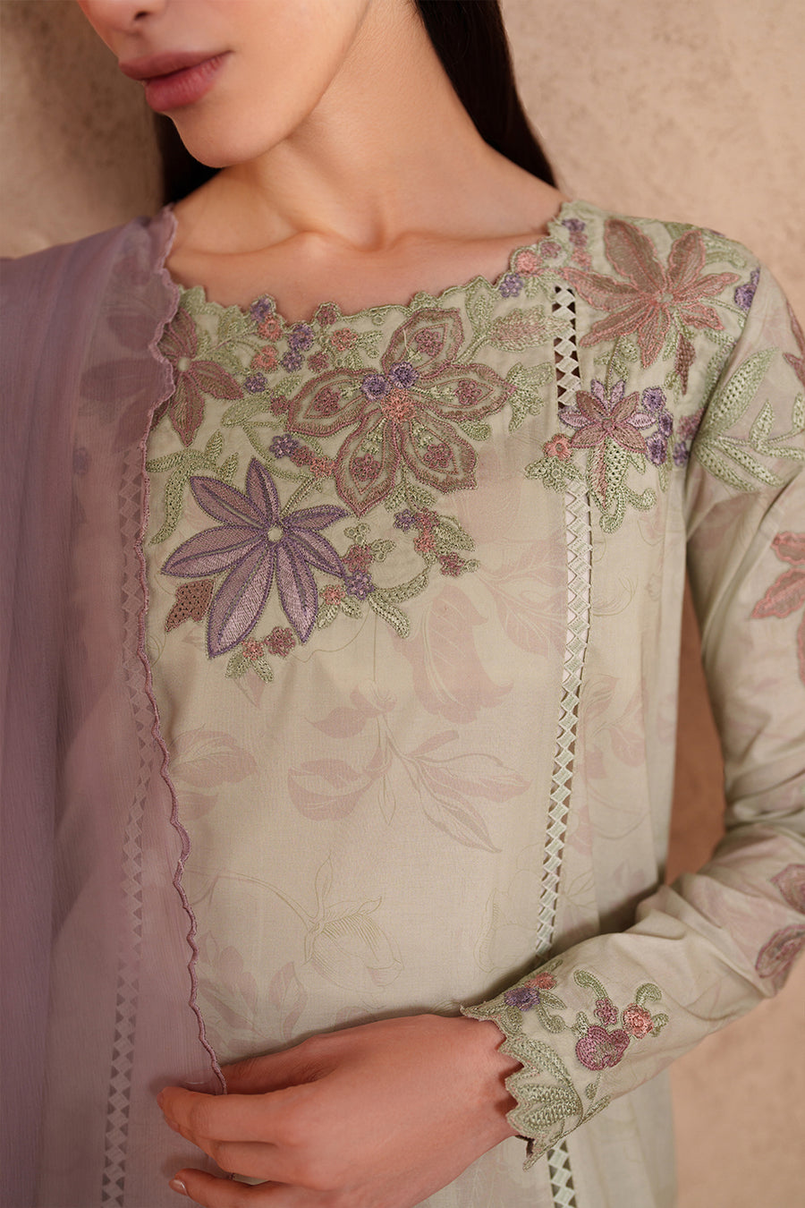 IZNiK Embroided Lawn (EL-09)